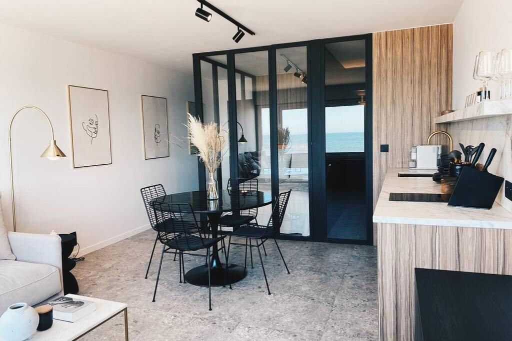 Wonderful Architect Designed Flat With Sea View Apartment Остенде Екстериор снимка